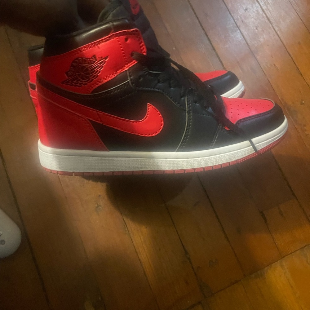 Men’s size 8.5 Hi top sneakers
